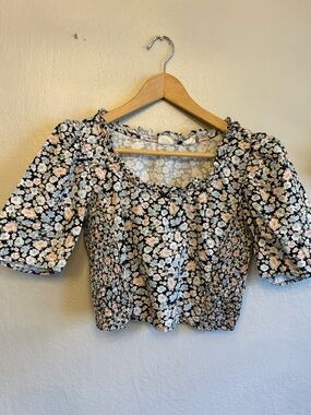 Levi's Black Floral Puff-Sleeve Smocked Crop Top